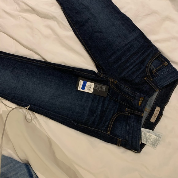 GUESS Curvy Sophia Skinny Jeans NWT - Picture 8 of 8